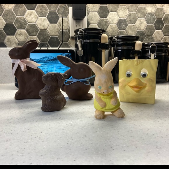 Assorted Easter Decor - Picture 2 of 5